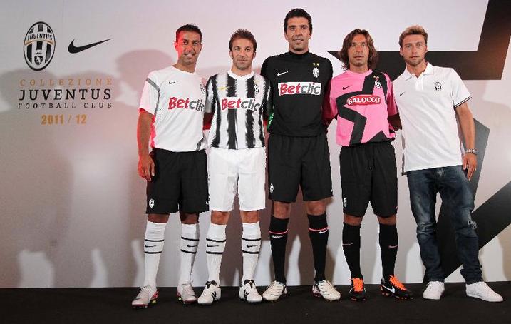 Afleiding Slijm Toeval Foot : La Juventus Turin dévoile ses maillots Nike - SportBuzzBusiness.fr