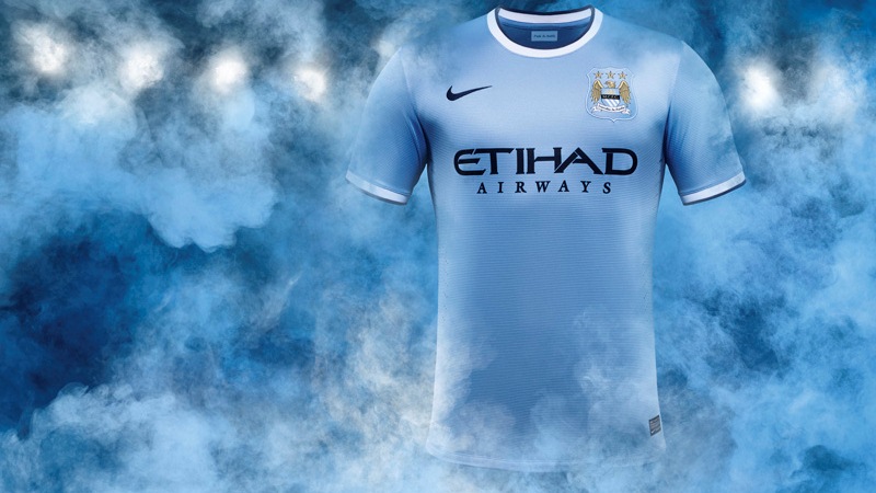 consensus aanval Betuttelen Manchester City présente son nouveau maillot 2013/2014 à New York (Nike  Home Kit) - SportBuzzBusiness.fr
