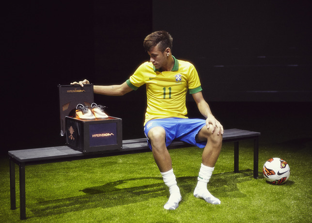 neymar hypervenom Nike foot