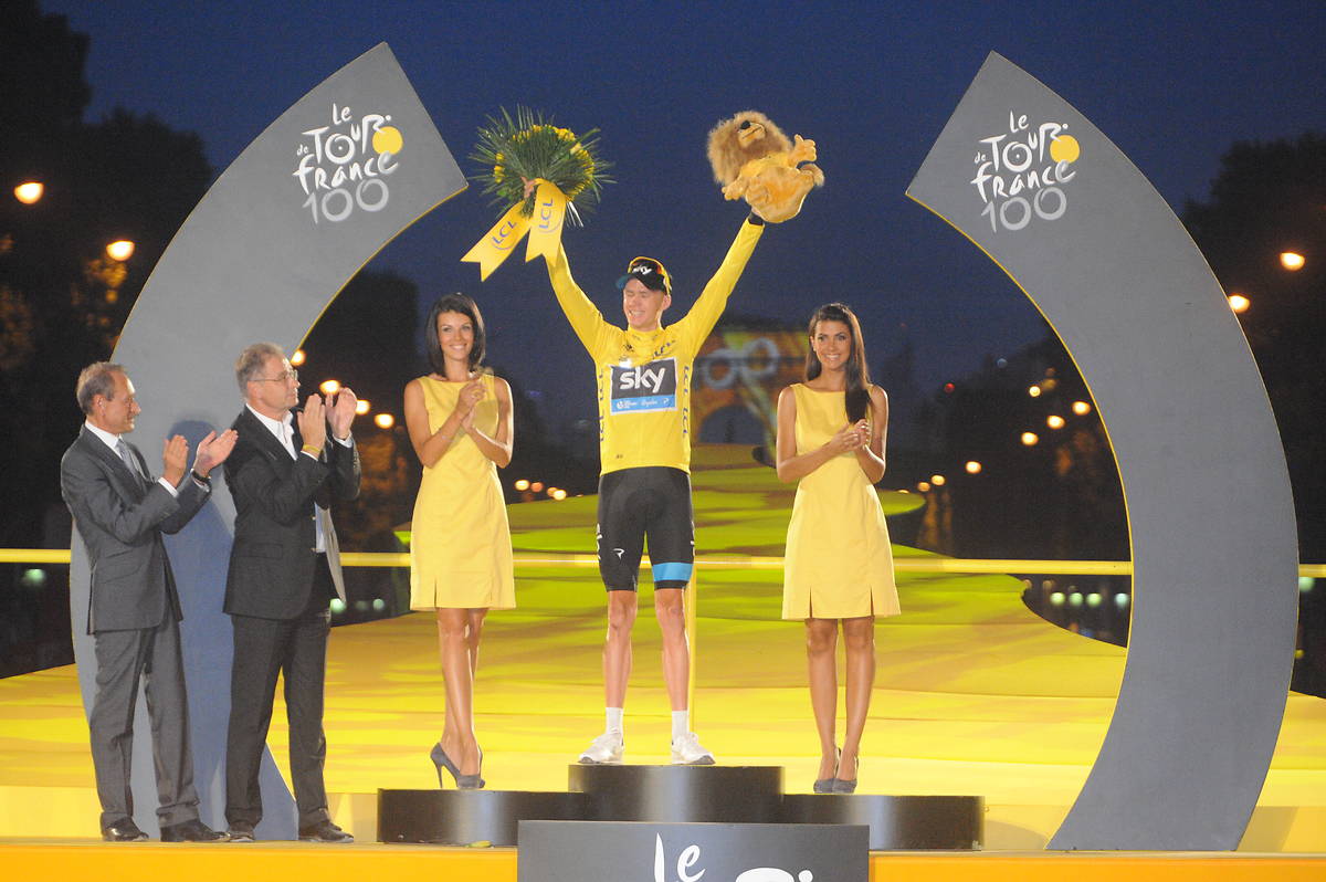 hôtesses podium Tour de France 2013 champs Elysées LCL maillot jaune champs Elysées