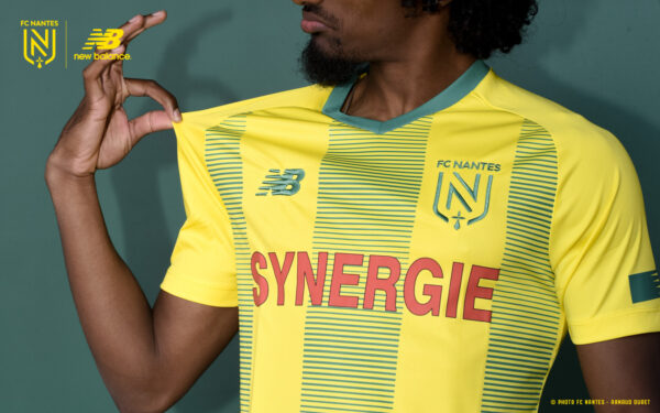 Le FC Nantes dévoile son nouveau logo et son nouveau maillot domicile