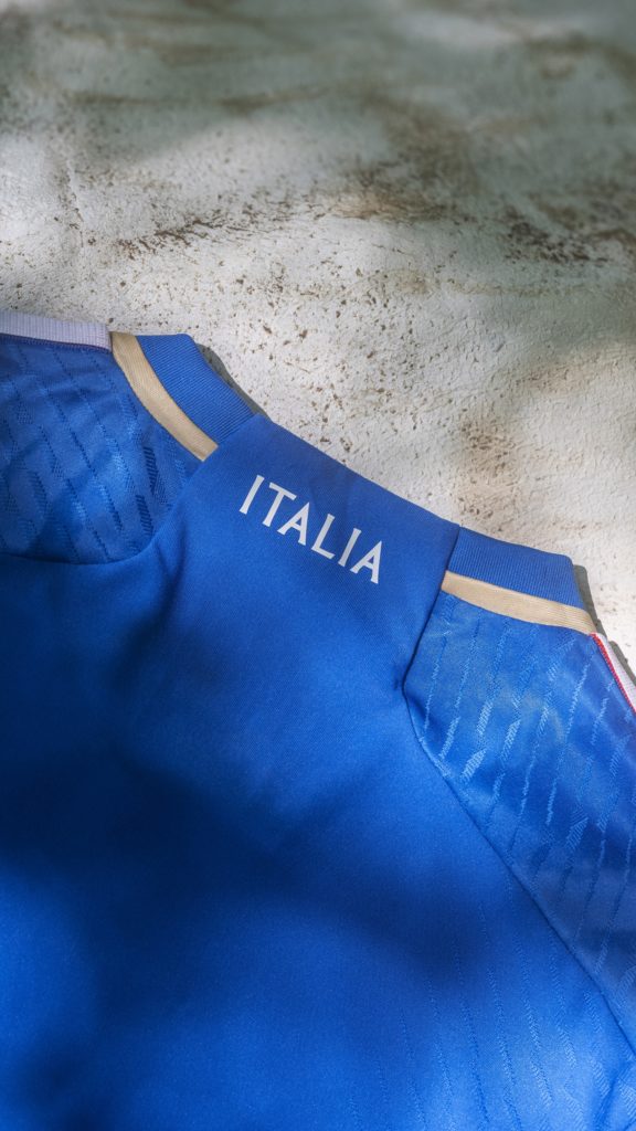 Football Adidas D Voile Les Nouveaux Maillots De L Italie Pour