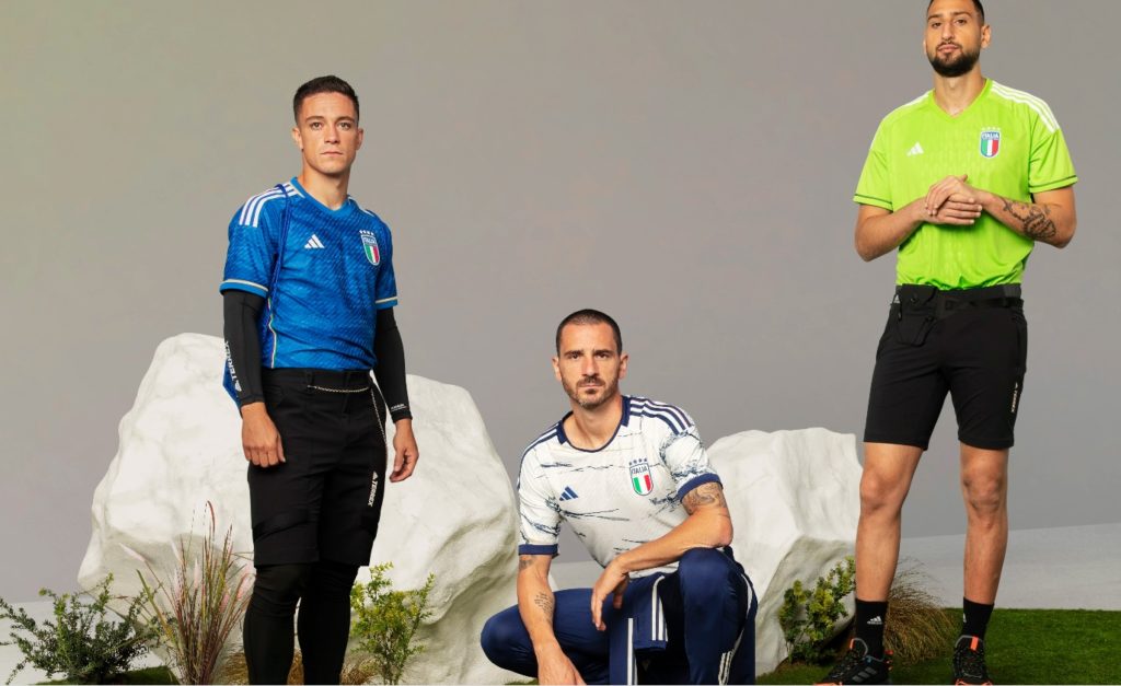 Football adidas dévoile les nouveaux maillots de l Italie pour 2023