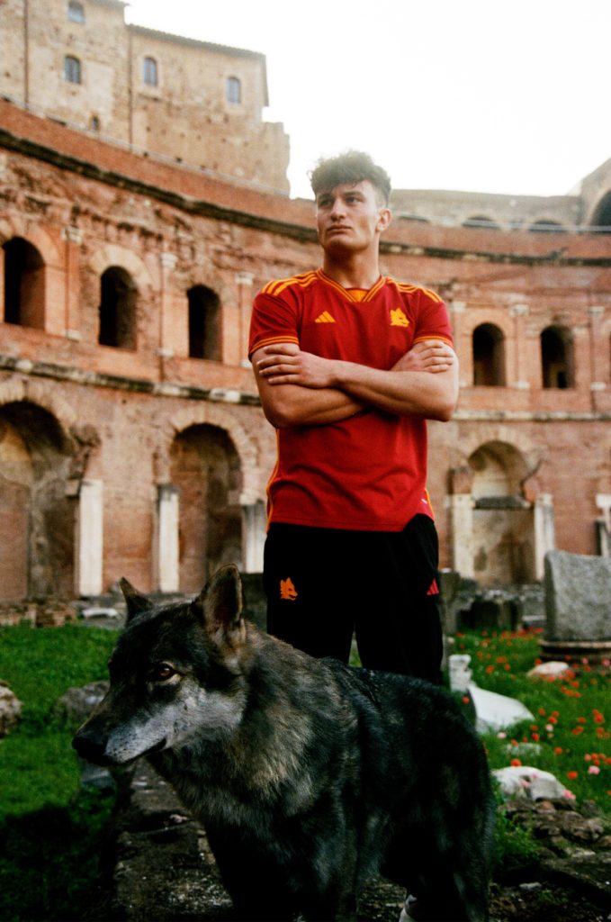 Adidas D Voile Le Nouveau Maillot Domicile De L As Roma Pour La Saison