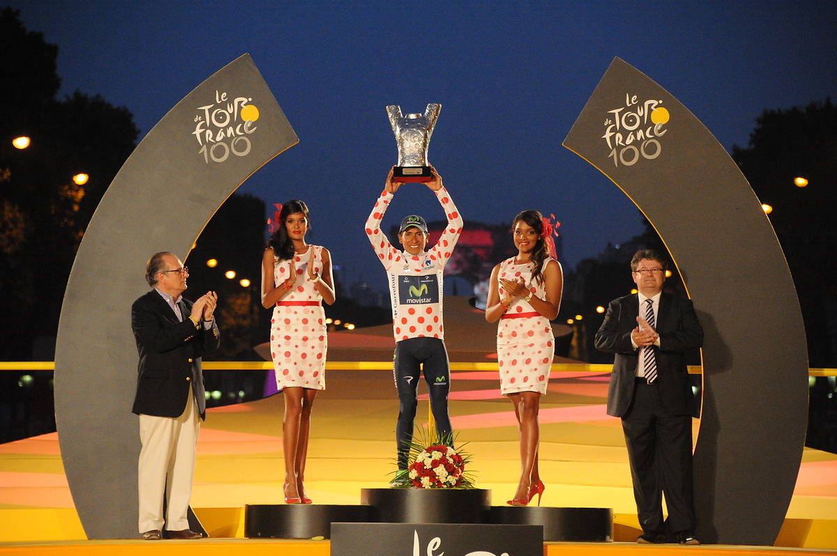 hôtesses podium Tour de France 2013 champs Elysées PMU maillot vert