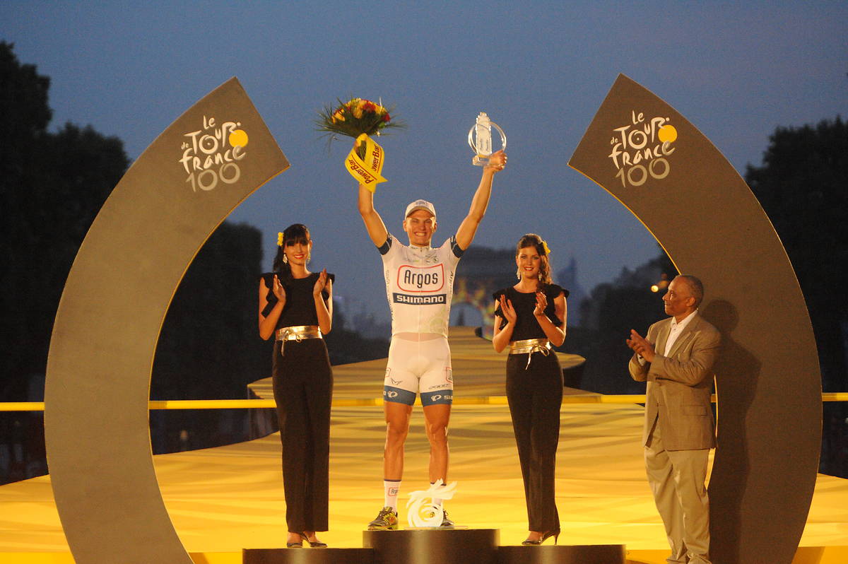 hôtesses podium Tour de France 2013 champs Elysées powerbar