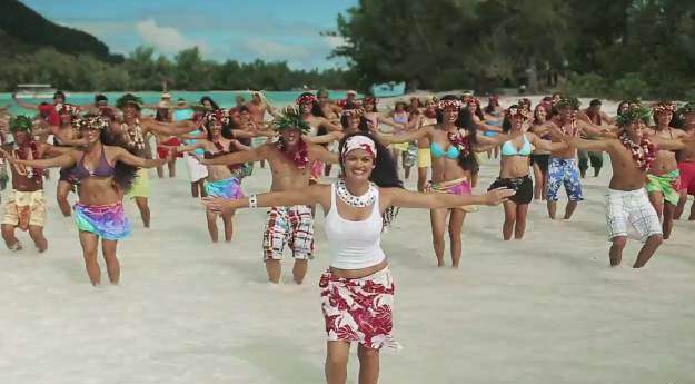 FIFA Coupe du Monde Beach Soccer Tahiti 2013  Clip vidéo de la chanson officielle Tu’e Popo  Sabrina