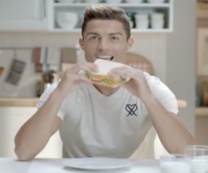 Cristiano Ronaldo nouvel homme-sandwich des pains Bimbo