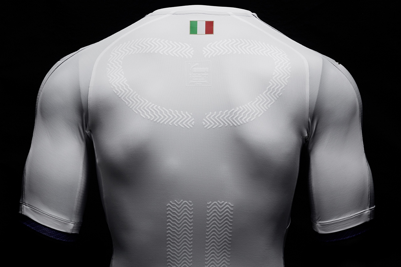 nouveau maillot italie extérieur blanc puma football italie france amical (1280x853)