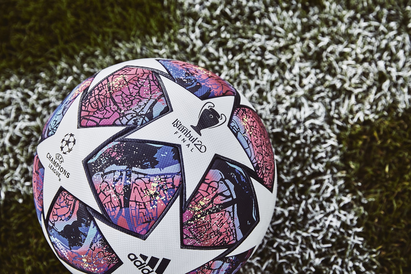 adidas dévoile le nouveau ballon de l'UEFA Champions League jusqu'à la
