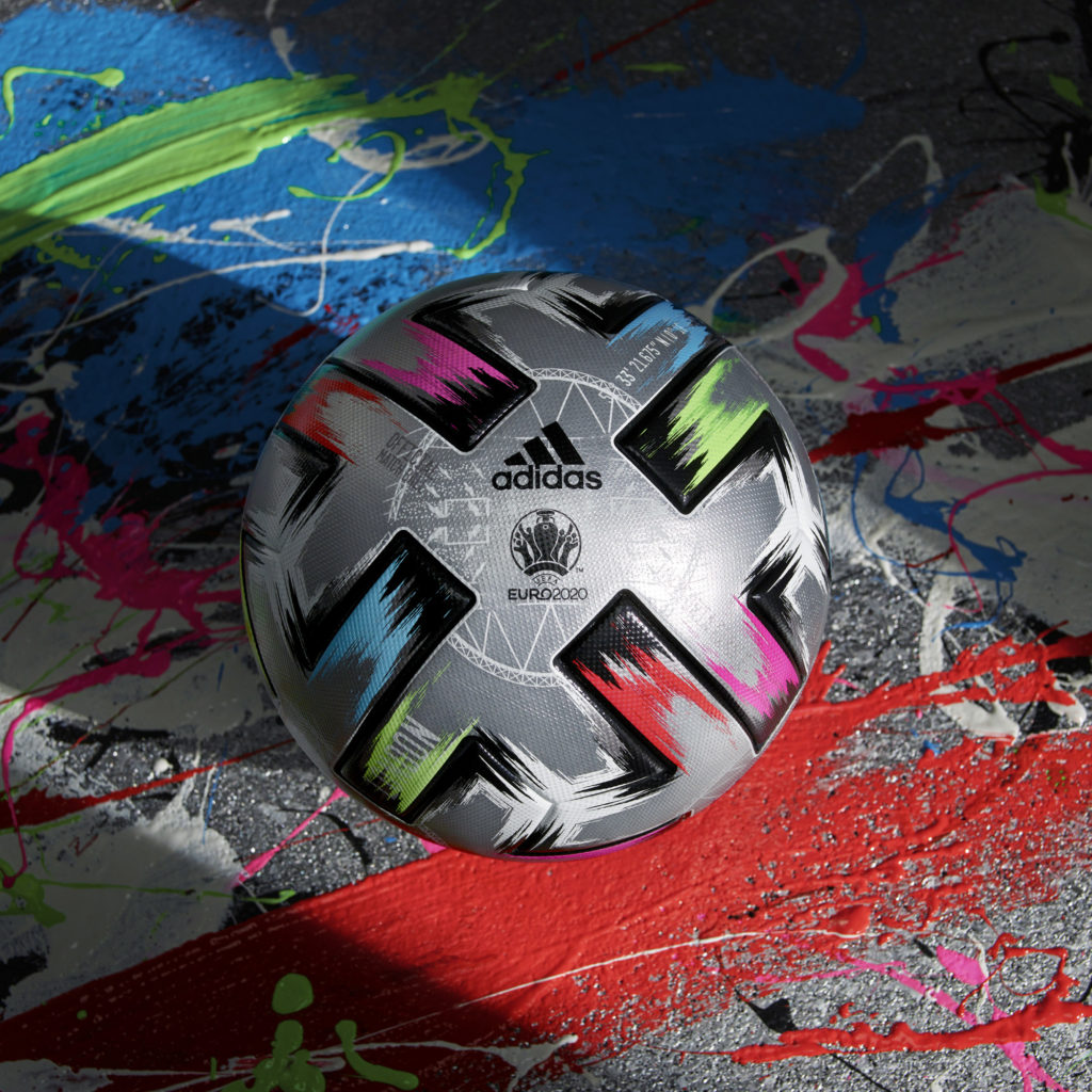 Football adidas dévoile un nouveau ballon pour les 1/2 et la finale