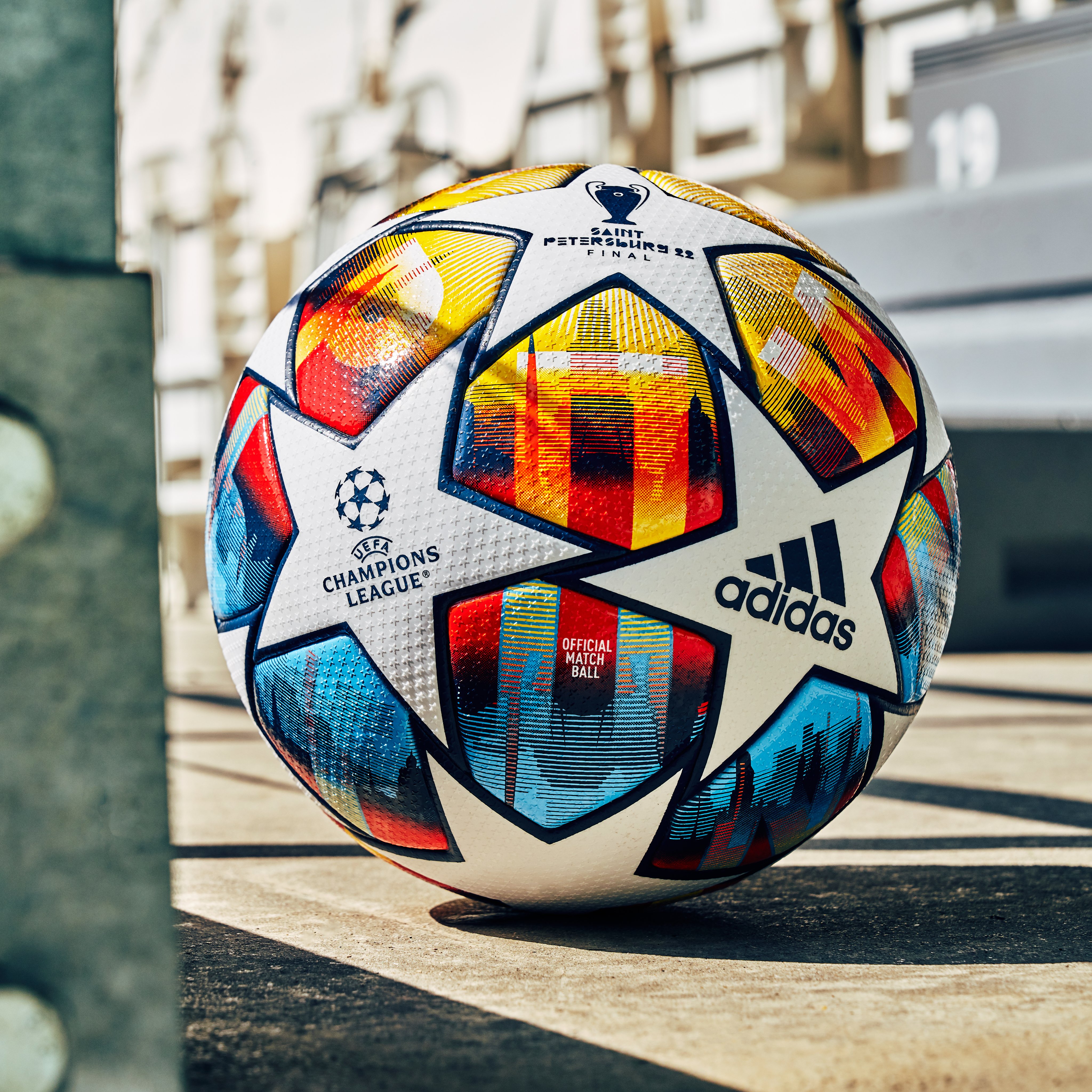 Euro 2024 : L'UEFA présente un ballon connecté, nouvel « assistant