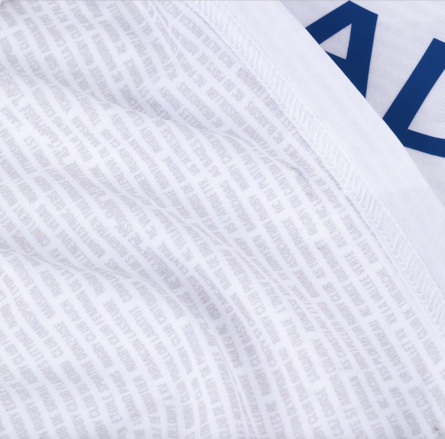 Rugby - Le XV de France dévoile ses nouveaux maillots 2022-2023 (le coq  sportif) lors d'un live Twitch 