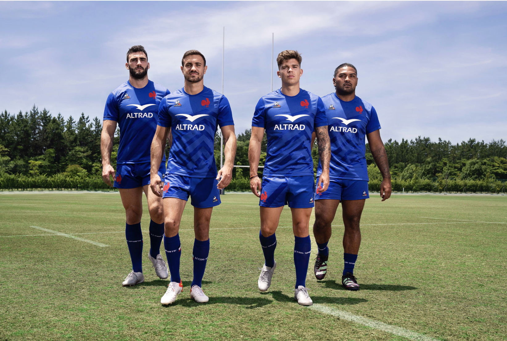 Rugby - Le XV de France dévoile ses nouveaux maillots 2022-2023 (le coq  sportif) lors d'un live Twitch 