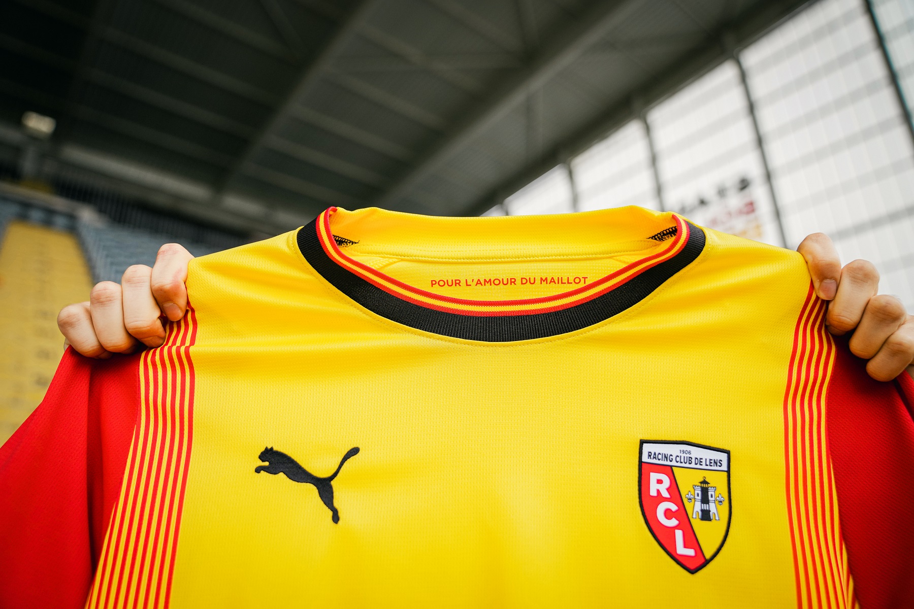 RC Lens - Le nouveau maillot domicile 2023-2024 dévoilé par Puma