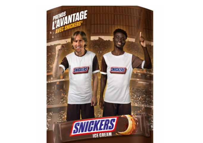 https://www.sportbuzzbusiness.fr/wp-content/uploads/2024/03/snickers-luka-modric-bukayo-saka-erreur-de-debutant-rooki-mistake.jpg