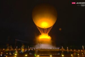 Paris 2024 – Une vasque des Jeux Olympiques 100% électrique par EDF installée sur une montgolfière