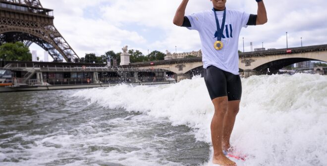 Paris 2024 : Le français Kauli Vaast surfe sur la Seine pour son sponsor ALL