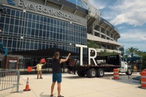 NFL – Le stade des Jacksonville Jaguars change temporairement de nom avec un clin d’oeil marketing au quarterback Trevor Lawrence (« TrEverBank Stadium »)