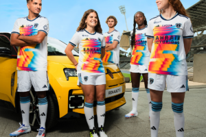 Havas Play signe la campagne du maillot connecté du Paris FC aux couleurs de la Renault 5 E-Tech 100% électrique