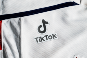 NHL – TikTok devient sponsor maillot des Washington Capitals pour les matchs à l’extérieur