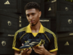 adidas sort la collection « Belligold » avec une paire de crampons signature