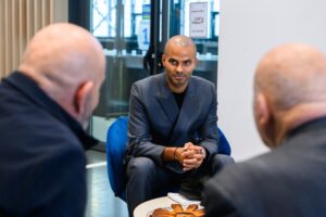 Tony Parker, Agnès Perrin-Turenne, Serge Bueno et Thierry Cotillard lancent le « CampUS Tony Parker » à Issy-les-Moulineaux