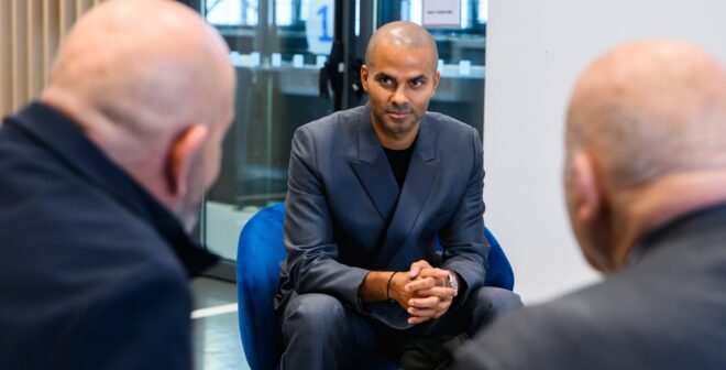 Tony Parker, Agnès Perrin-Turenne, Serge Bueno et Thierry Cotillard lancent le « CampUS Tony Parker » à Issy-les-Moulineaux