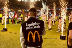 Interview – Focus sur le dispositif « Equipier du match » de McDonald’s pour la livraison du ballon du match en Ligue 1