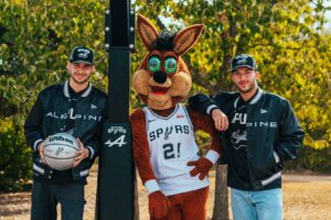 Merchandising – L’écurie Alpine F1 collabore avec New Era et les Spurs de San Antonio