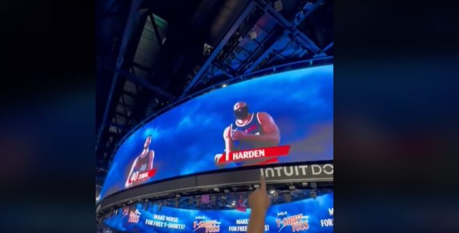 NBA – Quand les goodies « tombent du ciel » dans la nouvelle salle (Intuit Dome) des Los Angeles Clippers