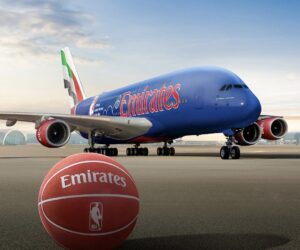 Emirates dévoile un avion A380 aux couleurs de la NBA