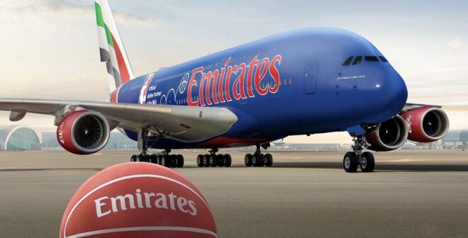 Emirates dévoile un avion A380 aux couleurs de la NBA