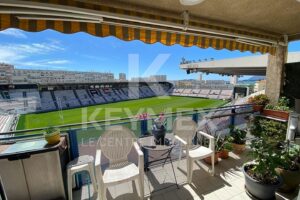 Un appartement avec vue sur le stade Mayol du RC Toulon en vente à 175 000€